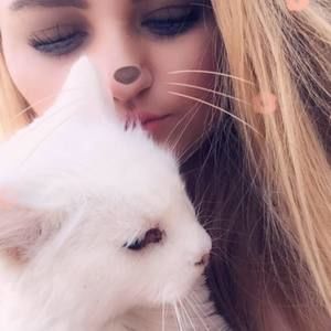 Meet your Posher, Adrianna